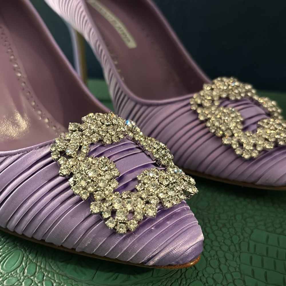 Manolo Blahnik Hangisi 90 light violet pleated satin pump with jewel buckle 38.5